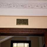 ... � presente una targa che ricorda la data di costruzione dei palazzi (1924) ad opera dei fratelli De Grecis